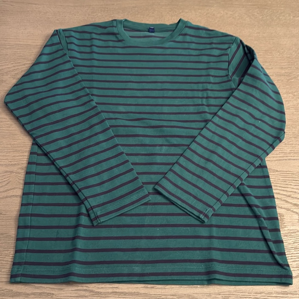 Uniqlo Kids long sleeve shirt like new